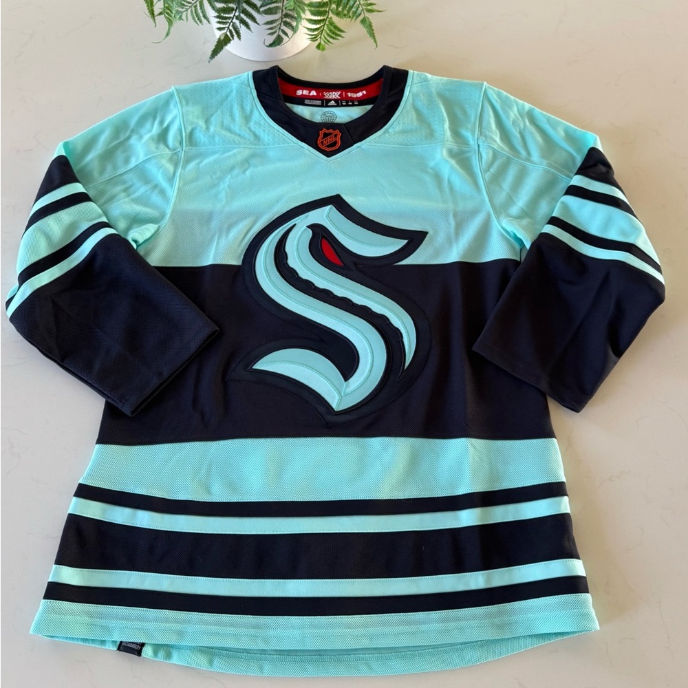 🌟 Adidas Seattle Kraken Jersey ~ Size 46